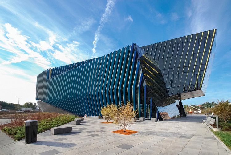 Northeastern Illinois University